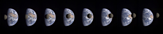 The Moon transiting Earth, as seen from Deep Impact (sequence)