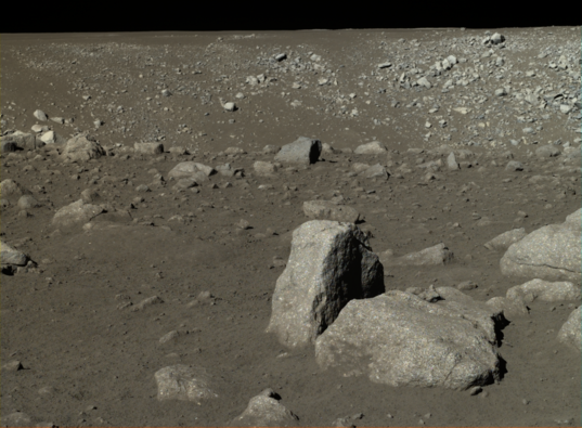 Dark and light-toned boulders imaged by the Yutu rover