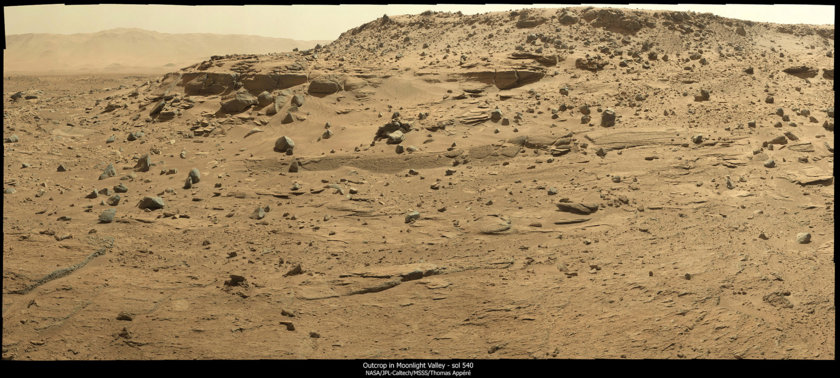 Curiosity panorama sol 543: Northern wall of Moonlight Valley