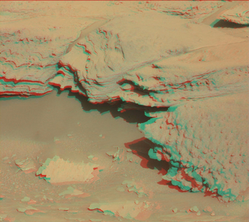 Wind-eroded rock atop the Naukluft Plateau, Curiosity sol 1301