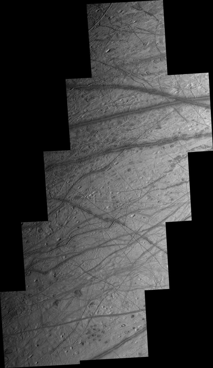 Lineae and lenticulae on Europa