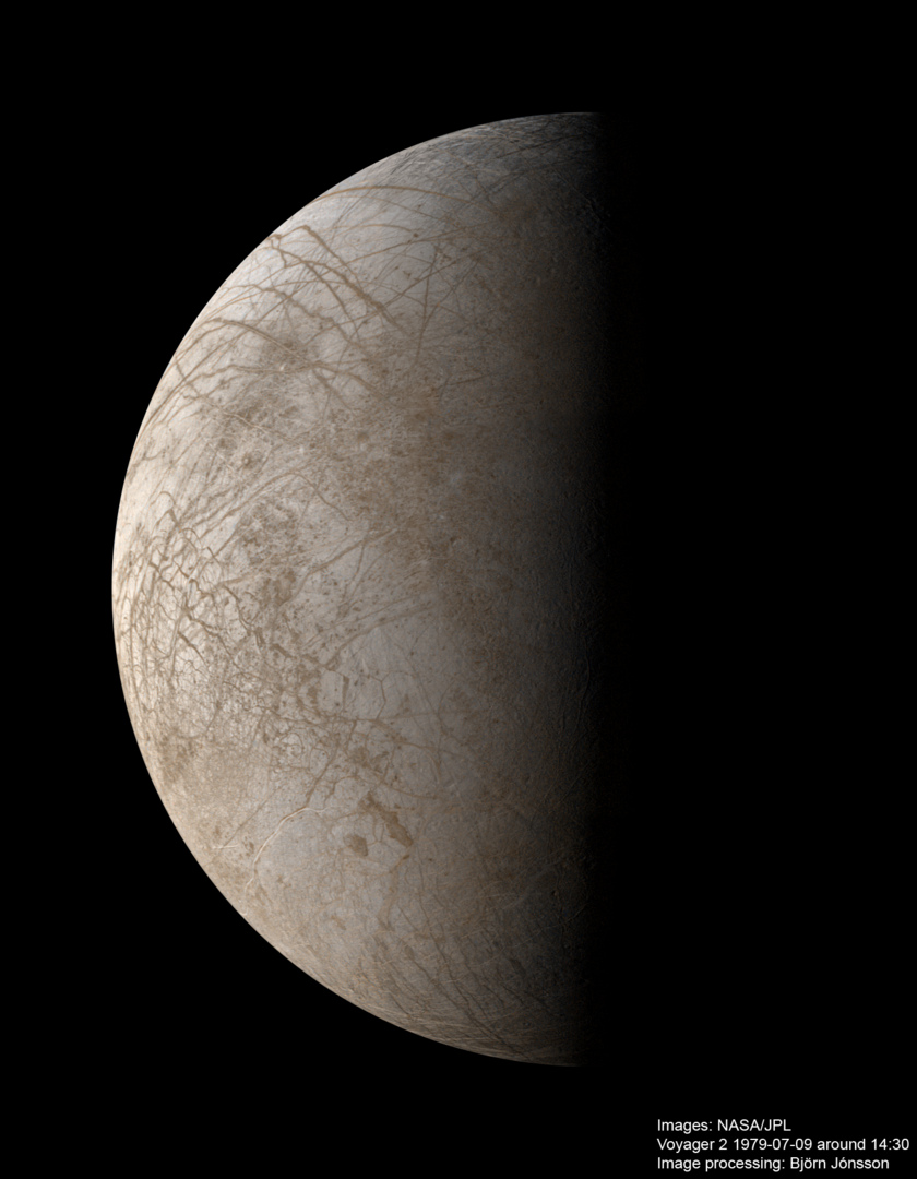 High-resolution color mosaic of Europa from Voyager 2