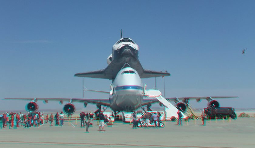 3D Anaglyph of Space Shuttle Endeavour at Edwards Air Force Base, September 20, 2012 (#5702)