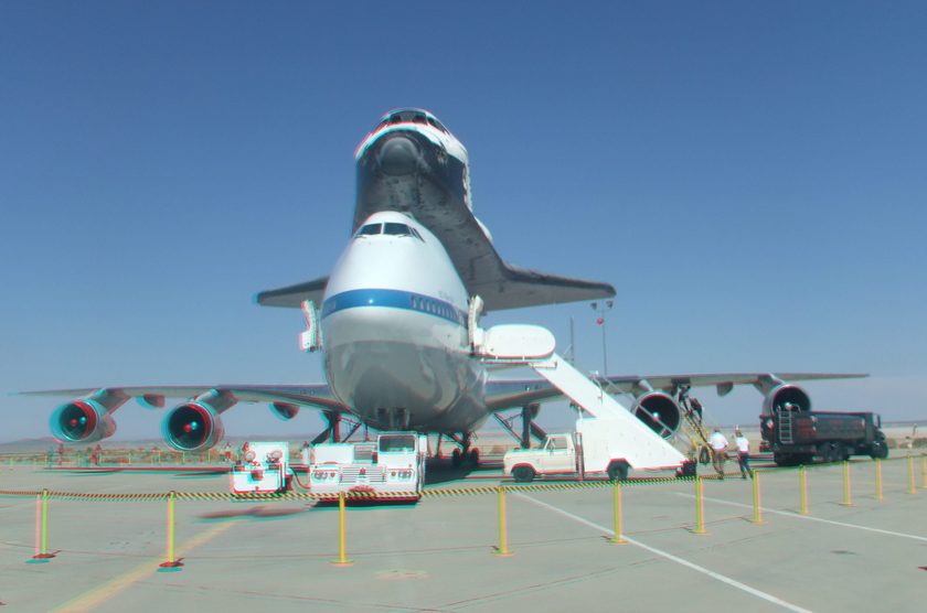 3D Anaglyph of Space Shuttle Endeavour at Edwards Air Force Base, September 20, 2012 (#5710)