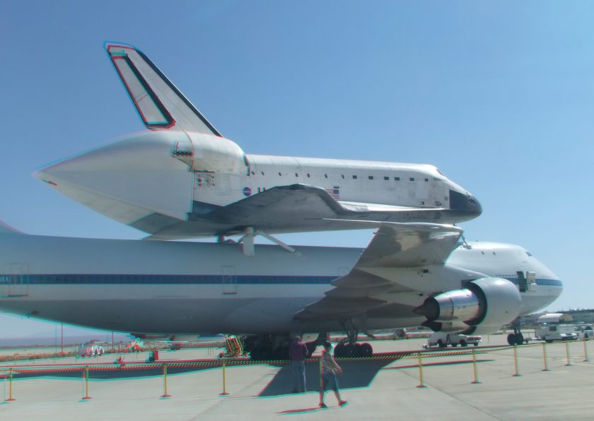 3D Anaglyph of Space Shuttle Endeavour at Edwards Air Force Base, September 20, 2012 (#5727)