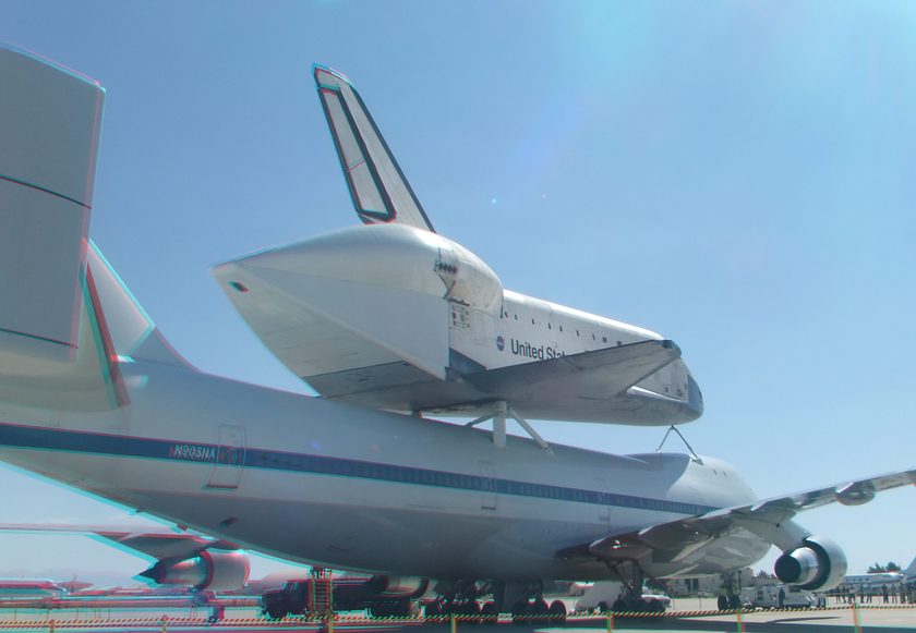 3D Anaglyph of Space Shuttle Endeavour at Edwards Air Force Base, September 20, 2012 (#5729)