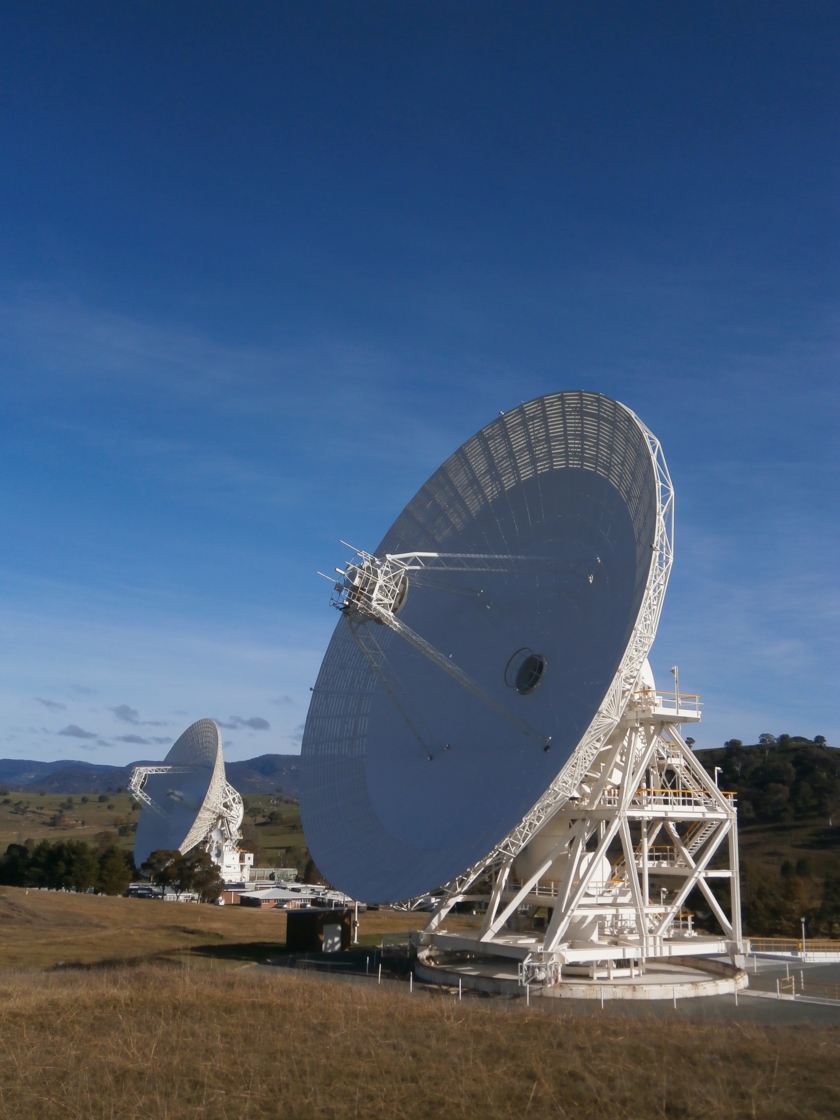 DSS-43 and DSS-34 dishes tracking Mars Orbiter Mission