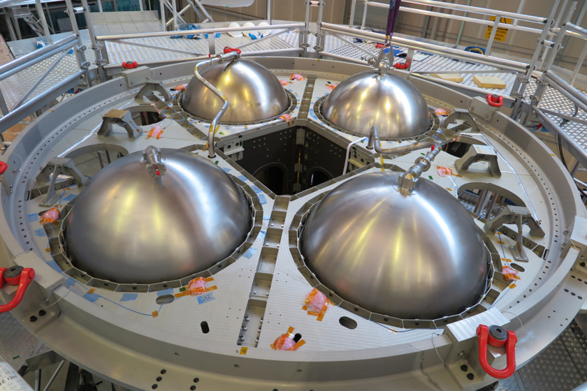 Orion eSTA with propellant tanks