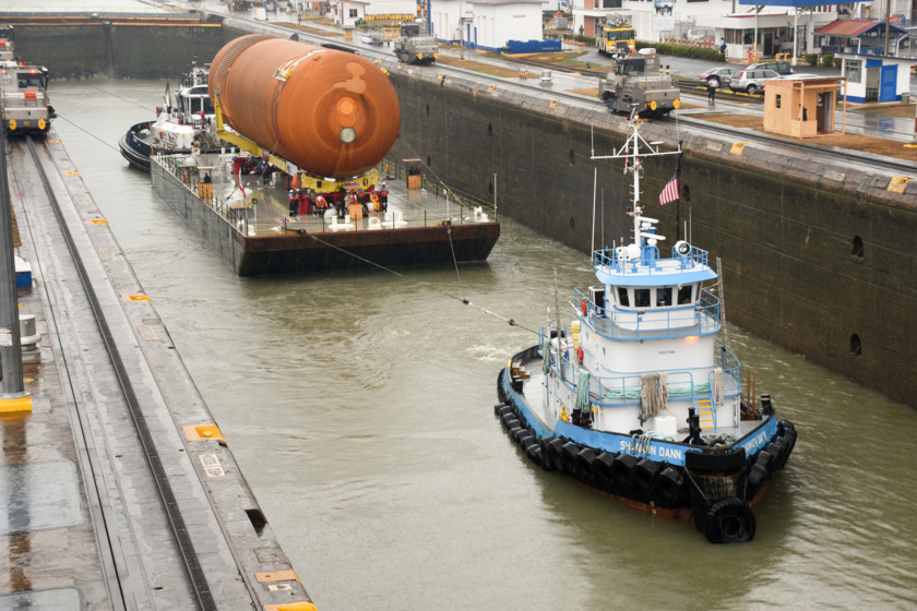 ET-94 in the Miraflores Locks