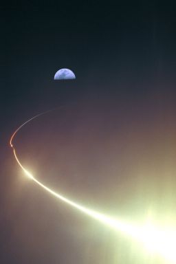 Lunar Prospector Launches