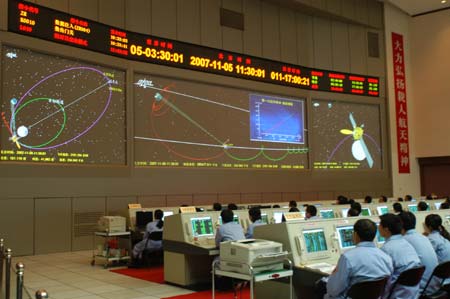 Chang'e 1 enters lunar orbit