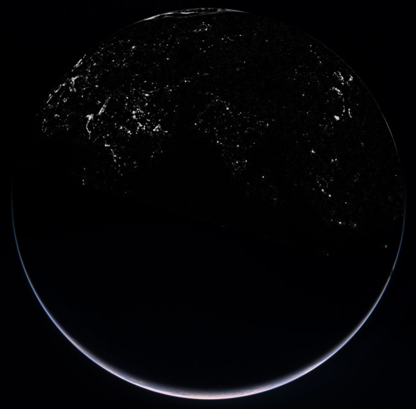 Rosetta view of Earth's night side