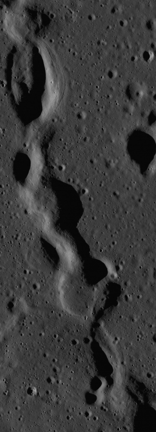 Discontinuous rille on the Moon (full resolution from LROC)
