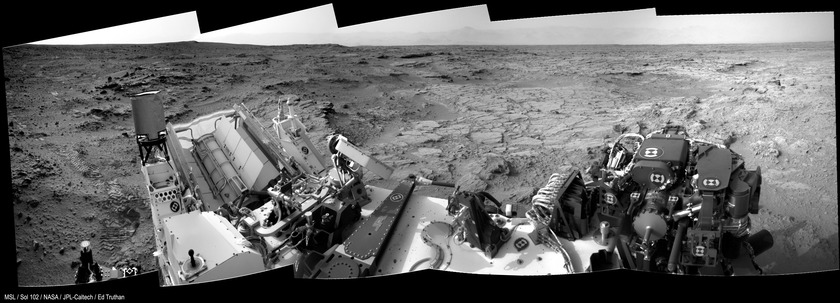 Curiosity sol 102 panorama: on the edge of Glenelg
