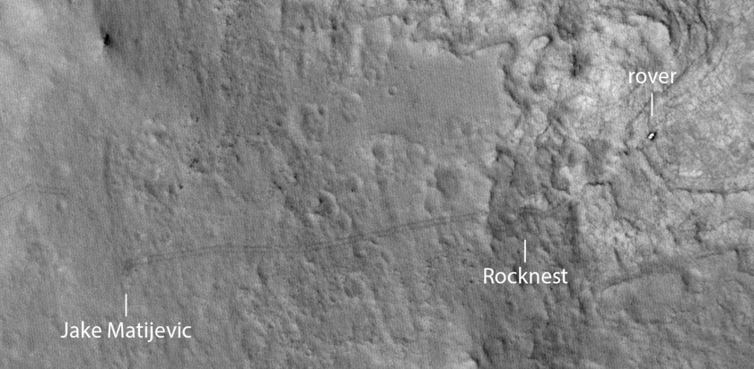 Some of Curiosity's tracks visible in the sol 145 HiRISE image (annotated)