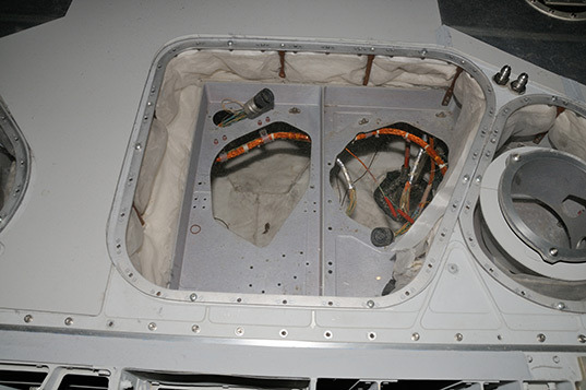 Viking Lander at the Museum of Flight: Looking inside