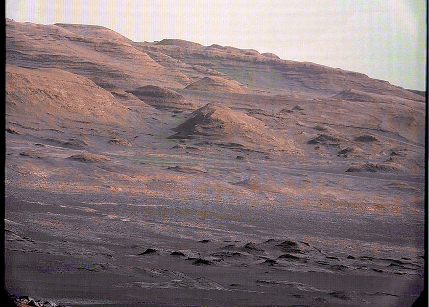 Telephoto view of the flank of Mount Sharp, Curiosity sol 17