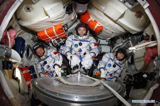 Shenzhou-9 crew training