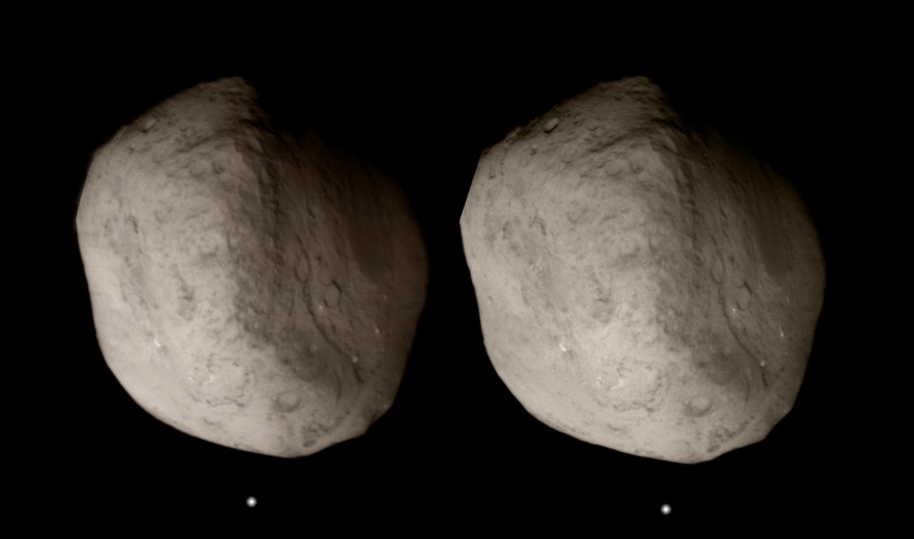 Crossed-eye stereo view of Tempel 1 from Stardust