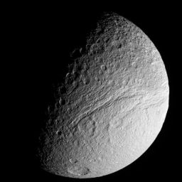 Ithaca Chasma, Tethys
