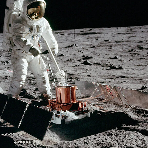 Apollo 11 seismometer