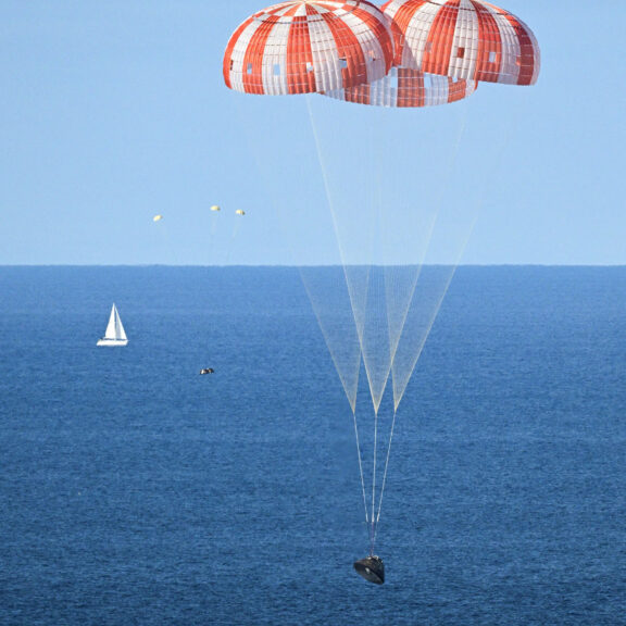 Artemis ii splashdown