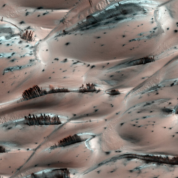 Dark sands on mars
