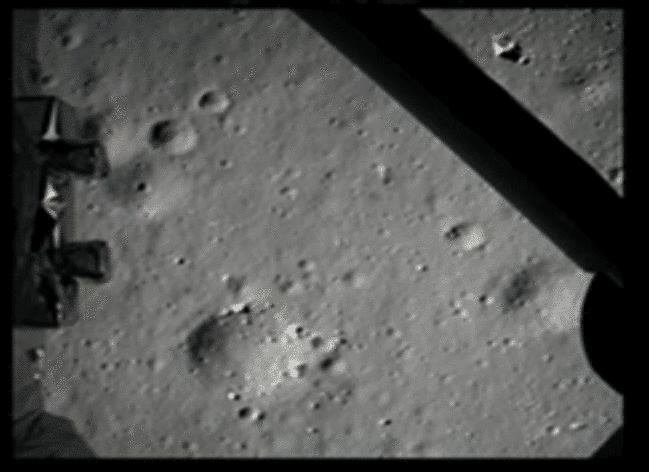 Chang'e 3 lands on the Moon