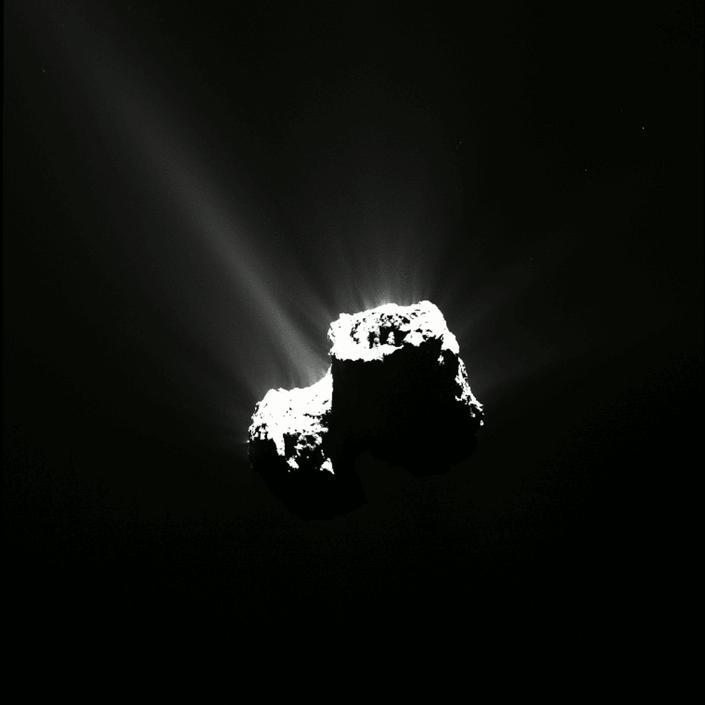 Comet Churyumov-Gerasimenko activity near perihelion