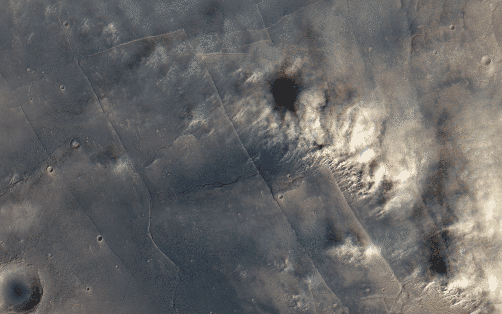 Dust stom over Tempe Terra, Mars