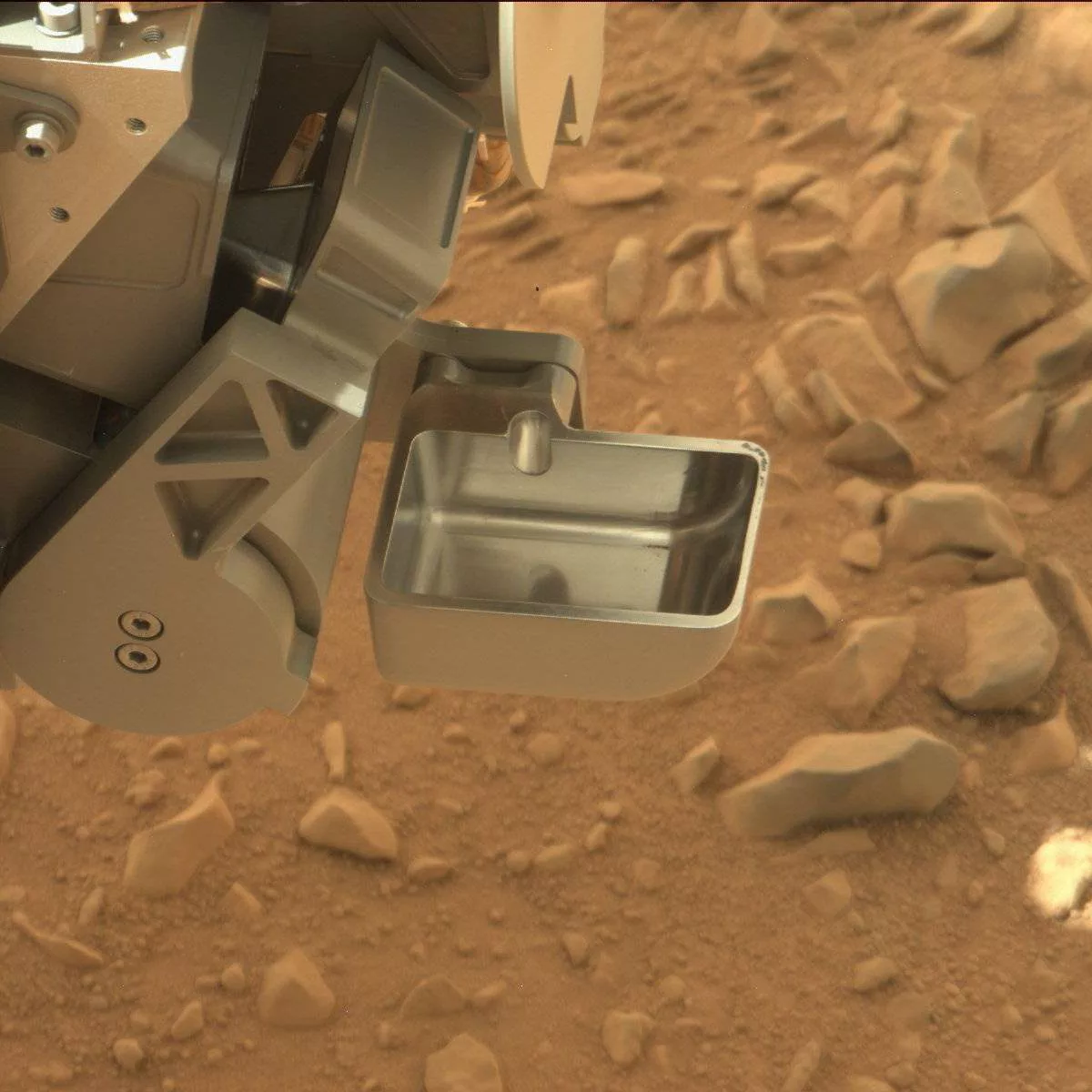 Curiosity's soil scoop, ready for action (sol 51)