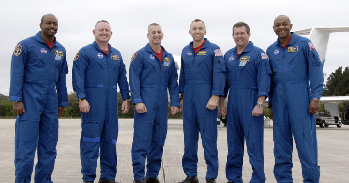 Sts 129 Astronauts Arrive At Cape Canaveral 