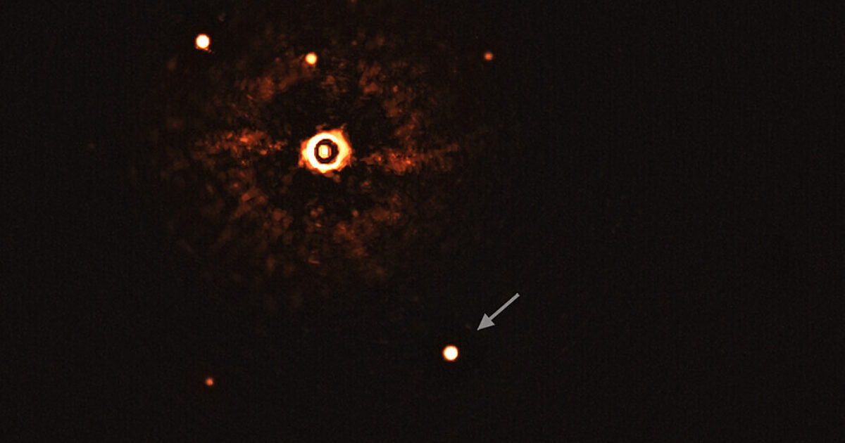 YSES-1 system with silicate clouds and dusty ring