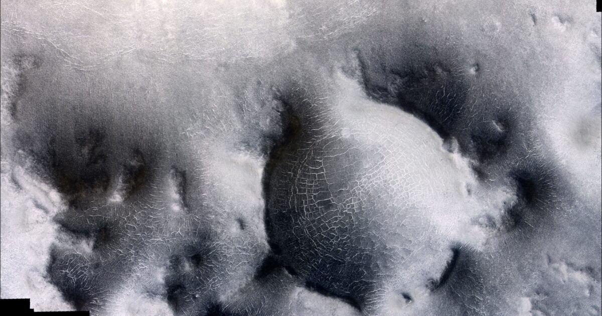 Cracked frost on Mars | The Planetary Society