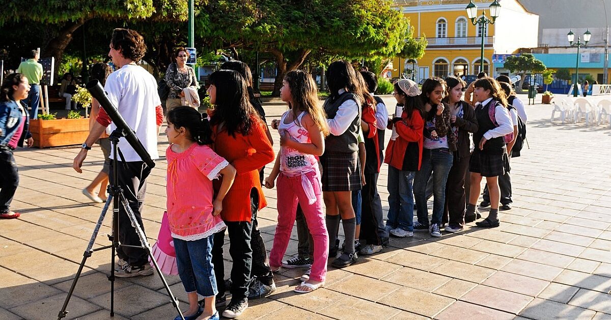 A guide to sidewalk astronomy