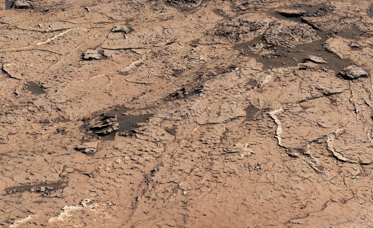 Curiosity plays in the mud | The Planetary Society