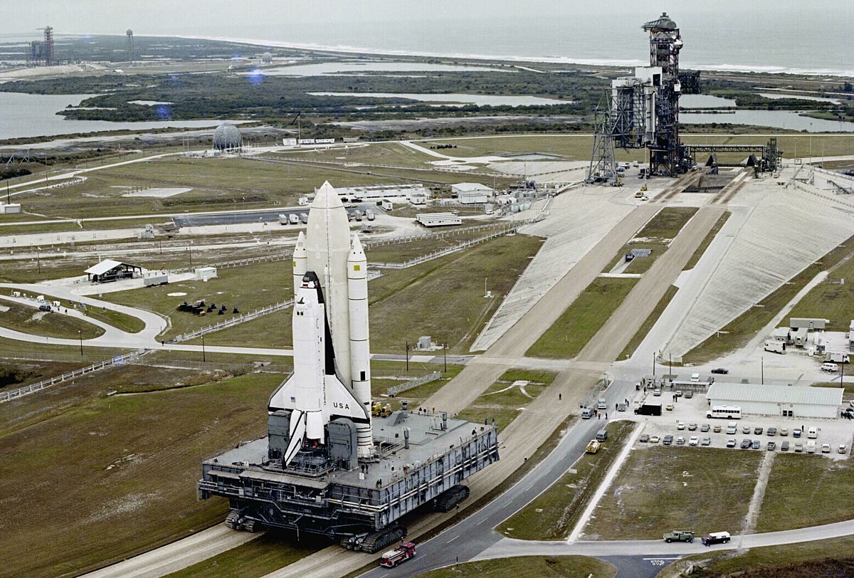 Space Shuttle Columbia makes its first trip… The Society(01)