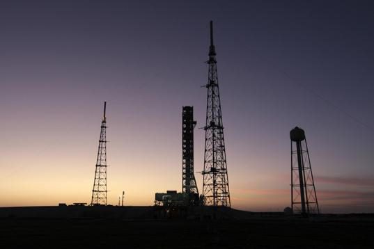 SLS mobile launcher visits pad 39B