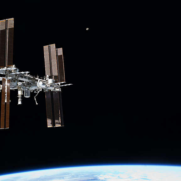 20140109 STS 135 final flyaround of ISS 1