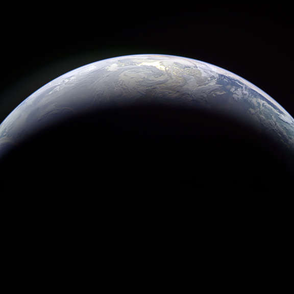 20171023 earth from rosetta crescent