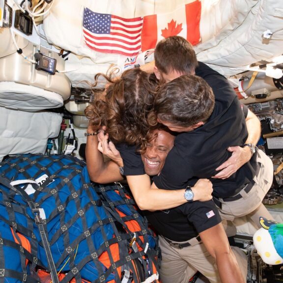 Artemis ii crew hug